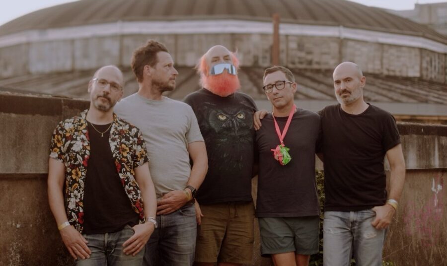 LISTEN: Les Savy Fav Arrives Back With Angtsy & Angular “Legendary Trippers”