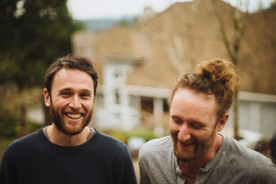 FULL ALBUM PREMIERE: Jenner Fox & Jeremy Elliot Drop Lo-Fi Acoustic Folk Stunner ‘The Moon That Moves The Sea’