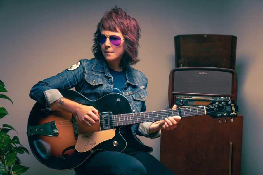 Amelia White Teams With Kim Richey On Lyrically Rich, Pop-Tinged ‘Love I Swore’ (ALBUM REVIEW)