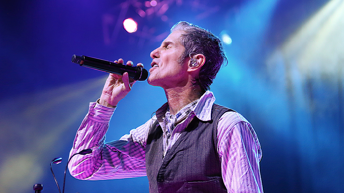 Porno For Pyros With Bassist Mike Watt Bring 90’s Alt Rock Charisma To Boston’s House of Blues (SHOW REVIEW/PHOTOS)