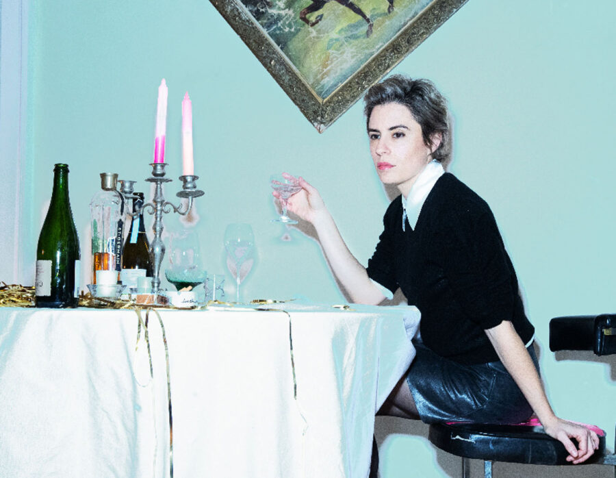 VIDEO PREMIERE: Leslie Mendelson Draws on Beauty of Women for Infectious Rocker “Other Girls”