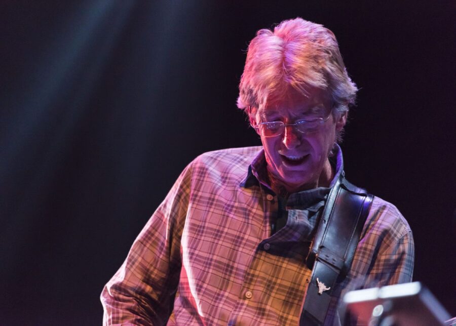 Legendary Bassist & Grateful Dead Co-Founder Phil Lesh Dies at 84