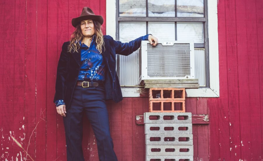 LISTEN: Melissa Carper Shares Twangy Throwback Jewel “Lucky Five” off Forthcoming Album ‘Borned In Ya’