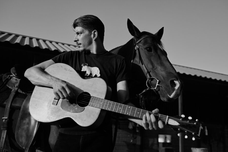 SONG PREMIERE: Rob Marshall Melts Old Timey Blues & Breezy Folk On Picturesque “Honey Bear”