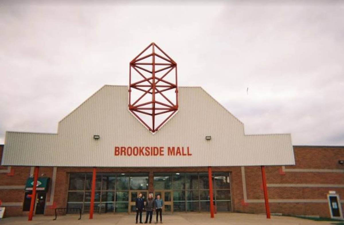 LISTEN: Brookside Mall Drops Hypnotizing Indie Flair On “Young Champions”