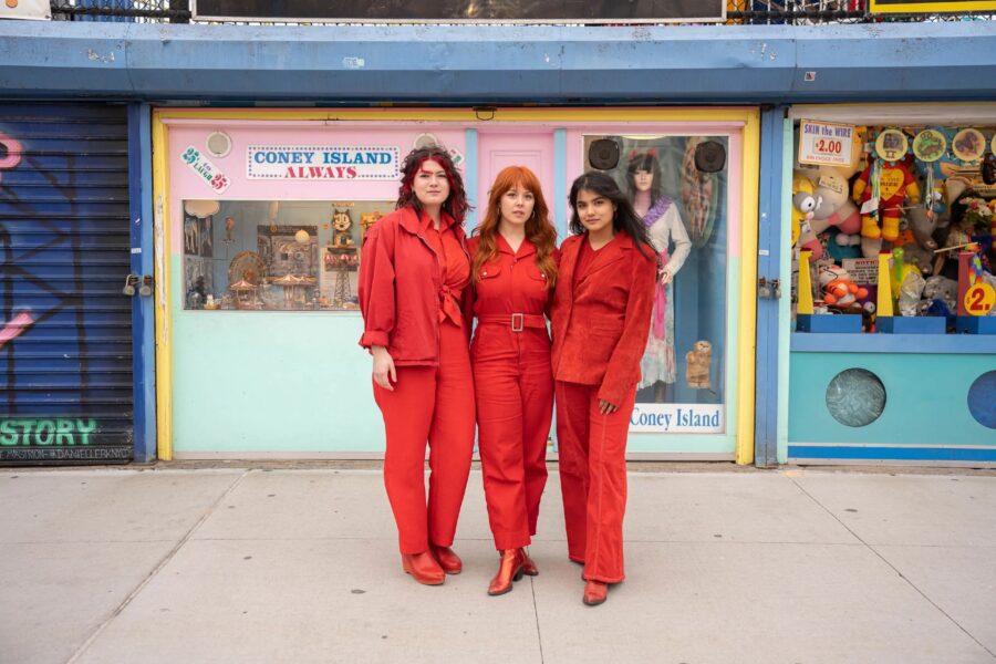 LISTEN: Jangly Guitars & Sun Drenched Harmonies Rule Razor Braids’ “Big Wave”