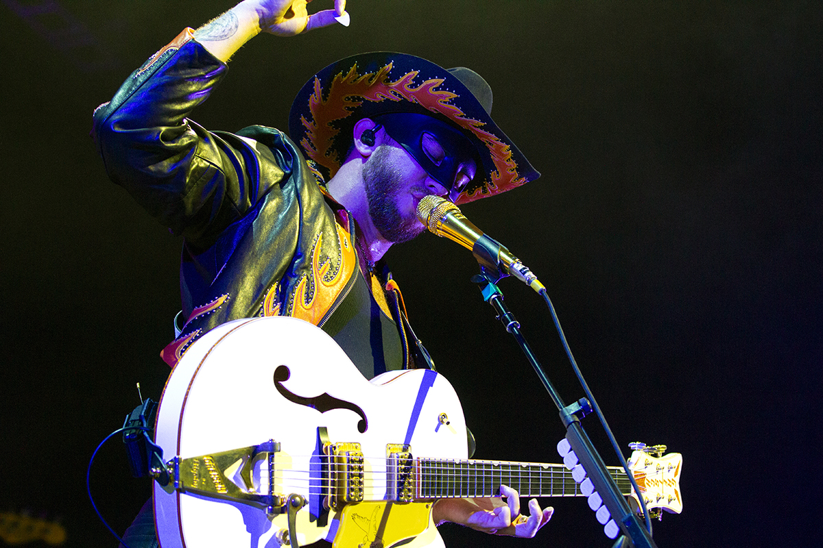 Orville Peck Commands Spotlight Via Howlin’ Twang At Minneapolis’ Armory (PHOTOS)
