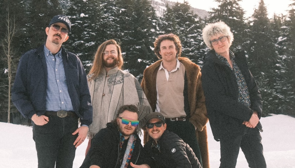 Blackwater Railroad Company Keep Community Spirit Strong with Folk-Americana Hootenanny on ‘A Lovely Place To Die’ (ALBUM REVIEW)