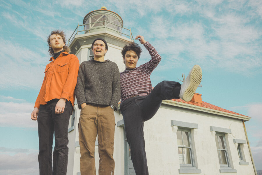 SONG PREMIERE: Naked Giants Return With Explosive Guitar Rock On ‘Apartment 3’ Off New Album ‘Shine Away’ Out October 4th