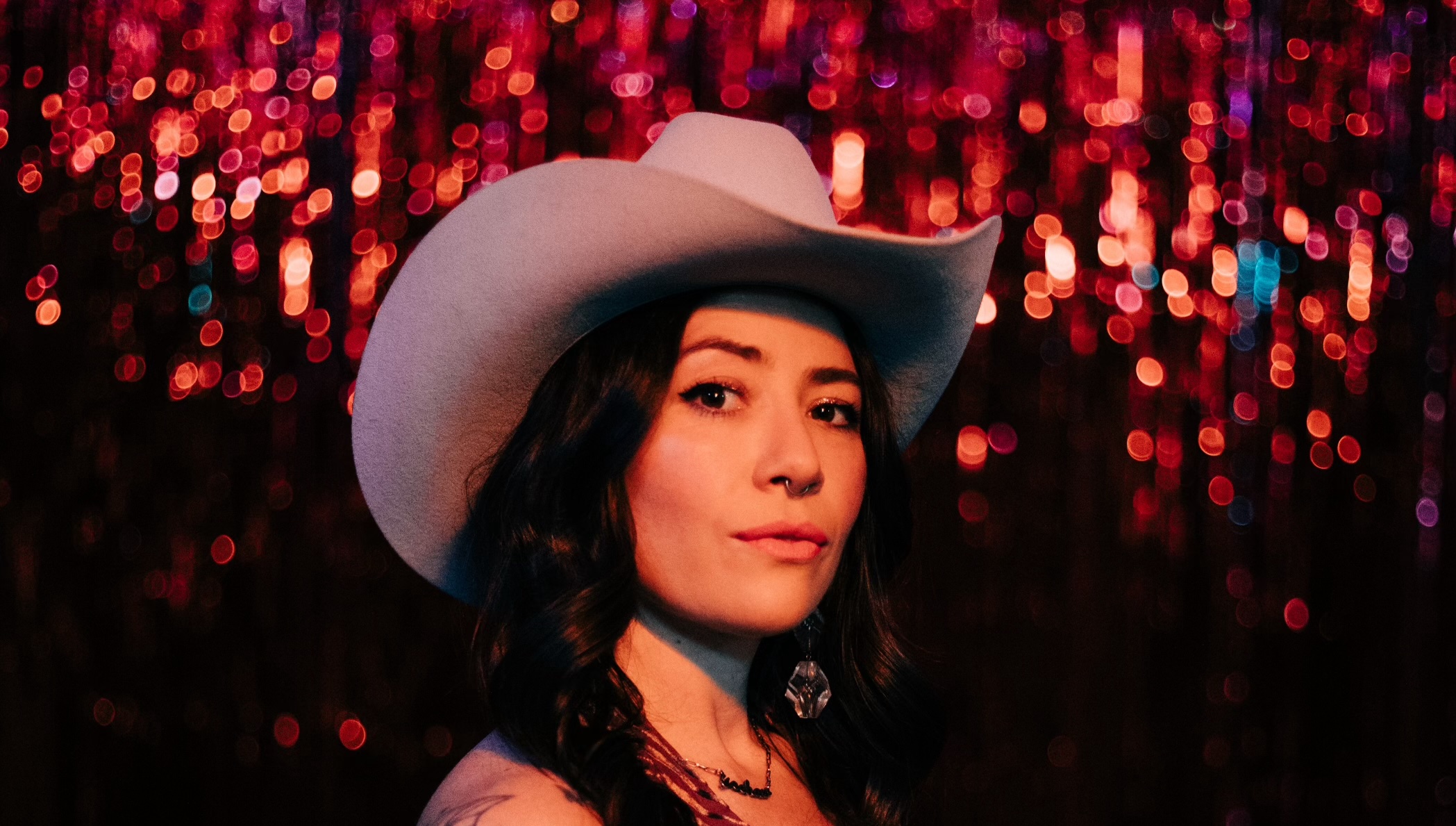 LISTEN: Hannah Juanita Inhabits Swingin’ Vibes On “Honky Tonkin’ For Life”