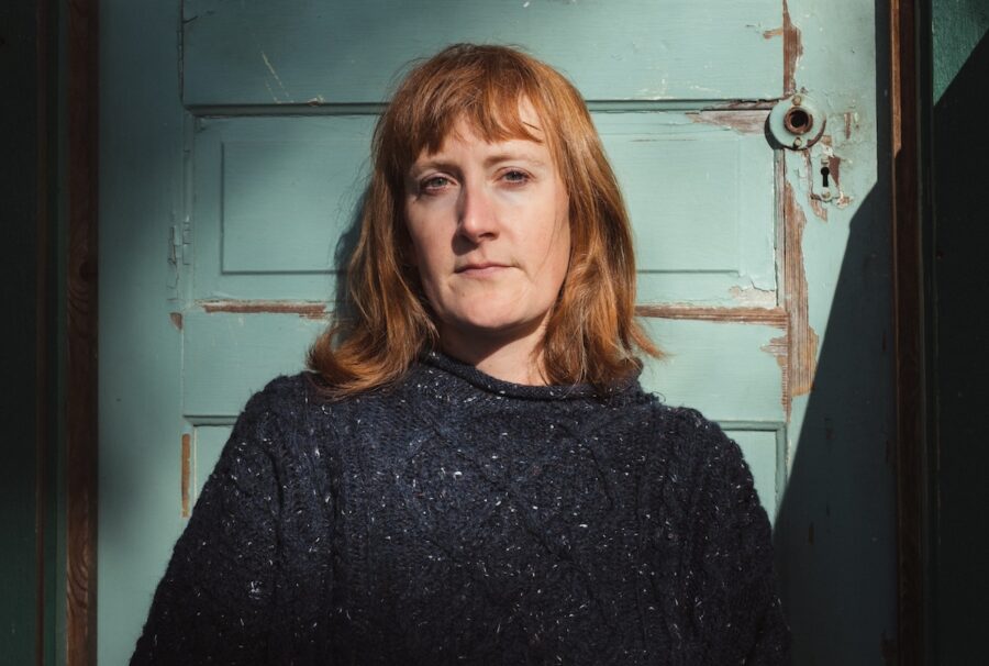 SONG PREMIERE: Amanda Anne Platt & The Honeycutters Radiate Warmth with Timeless Alt-country Tune “Forget Me Not Blue”
