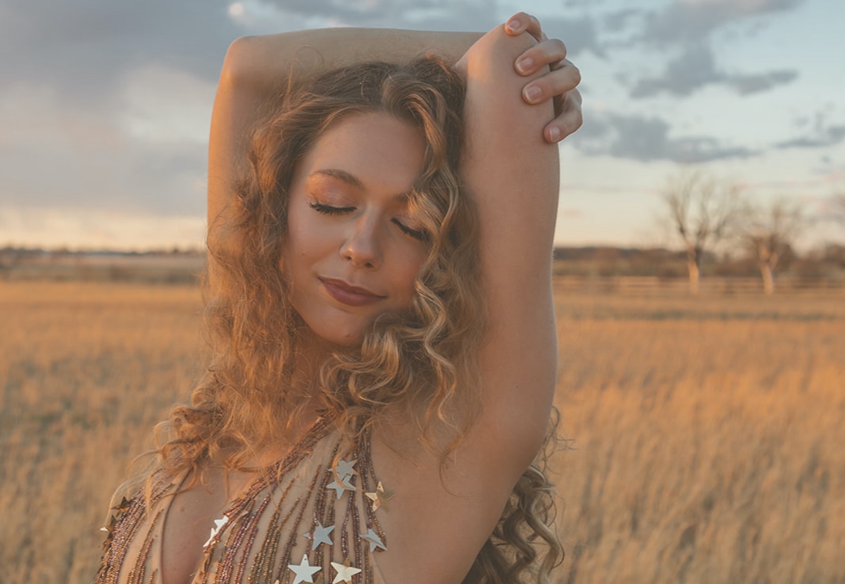 SONG PREMIERE: Ashtyn Barbaree Muses on Togetherness and Separation with Warm Americana Tune “Copenhagen”