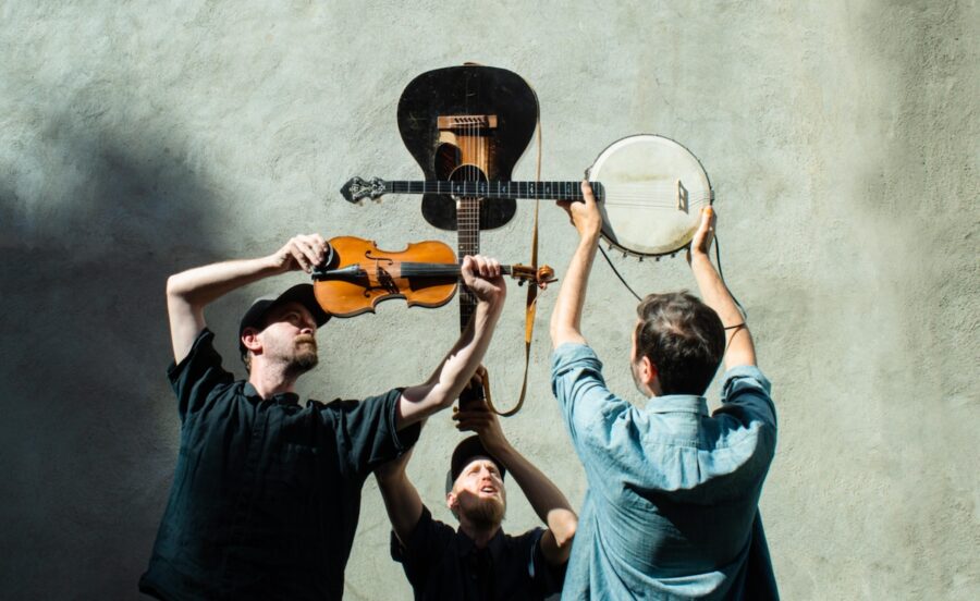 SONG PREMIERE: The Down Hill Strugglers Inject Old Timey String Sound with a Message for the Modern Political Age with “Whistle Won’t Blow”