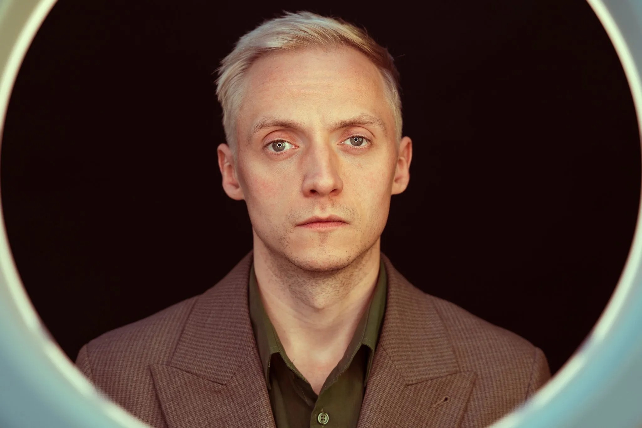 Hamish Hawk Employs Gothic Tones & Classic Synthwave On Rewarding ‘A Firmer Hand’ (ALBUM REVIEW)