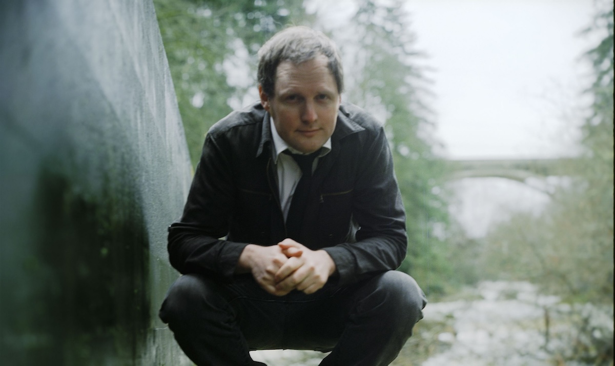 Pacific Northwest Rocker Casey Neill Finds Interconnections Between ‘time zero land’ and ‘Sending Up Flares’ (INTERVIEW)