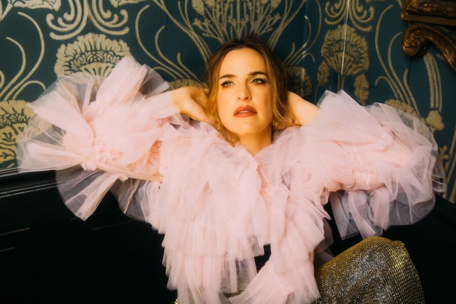 SONG PREMIERE: Juliet Lloyd’s “Wallflower” is an Americana-rock Anthem for Introverts