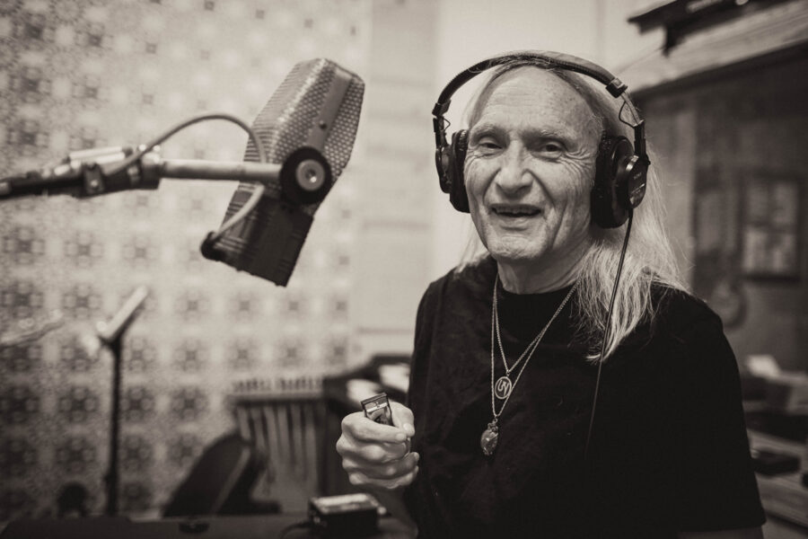 Jimmie Dale Gilmore Shares Flatlander Tales, Jamming With Mudhoney & Art of Songwriting (INTERVIEW)