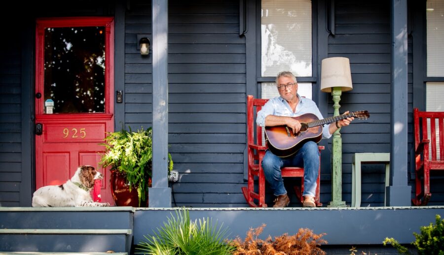 SONG PREMIERE: Phillip Lammonds Comments On Our Troubled Times with Emotionally Poignant Country-folk Tune “Why Don’t Dogs”