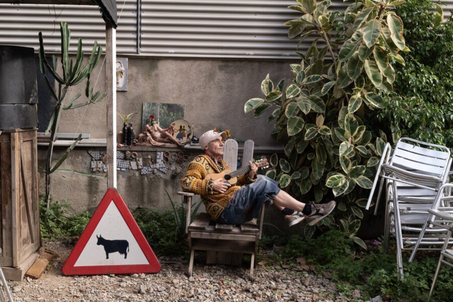 Manu Chao Returns With Familiar Joyful Style & Sound On ‘Viva Tu’ (ALBUM REVIEW