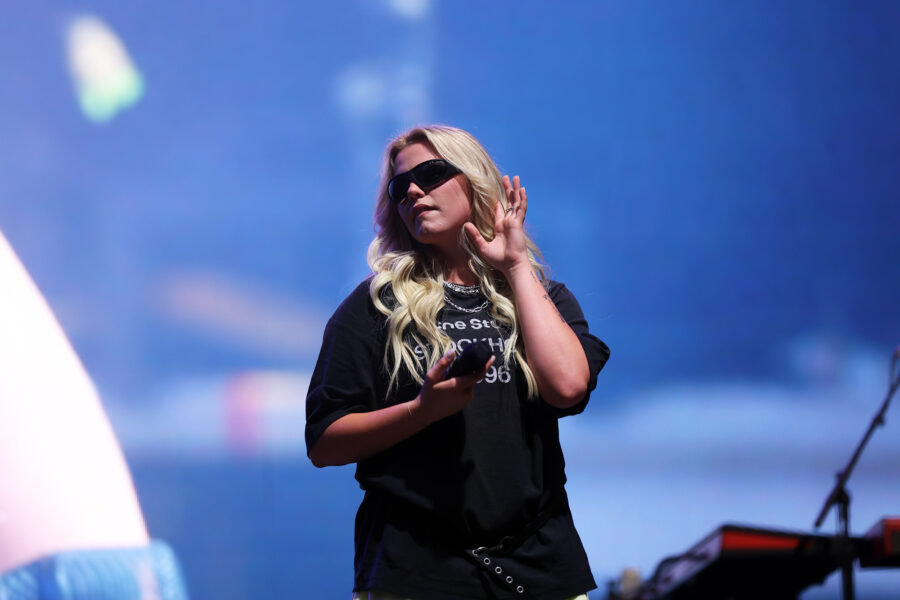 Austin City Limits Weekend Two (Day 2) Keeps Pop Up Front With Reneé Rapp, Benson Boone, Remi Wolf, The Beaches, Dua Lipa, More (DAILY RECAP/PHOTOS)