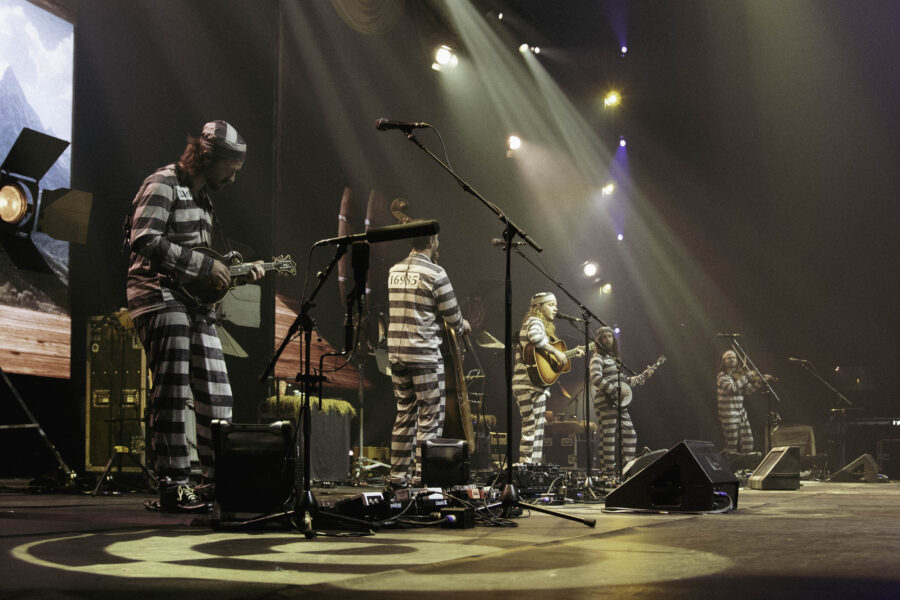 Billy Strings Brings Soggy Bottom Boys To Life at ‘O Brother, Where Art Thou’ Themed Baltimore Halloween Show (SHOW REVIEW)