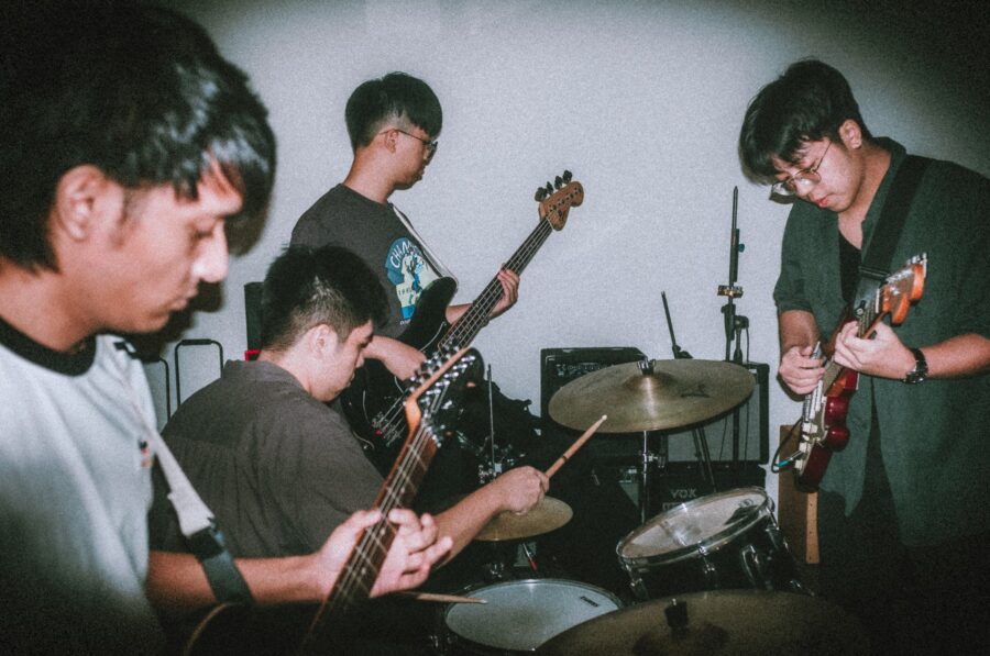 LISTEN: Jade Coloured Glasses Blend Dense Shoegaze With Jangly Indie Rock On “Loverblind”