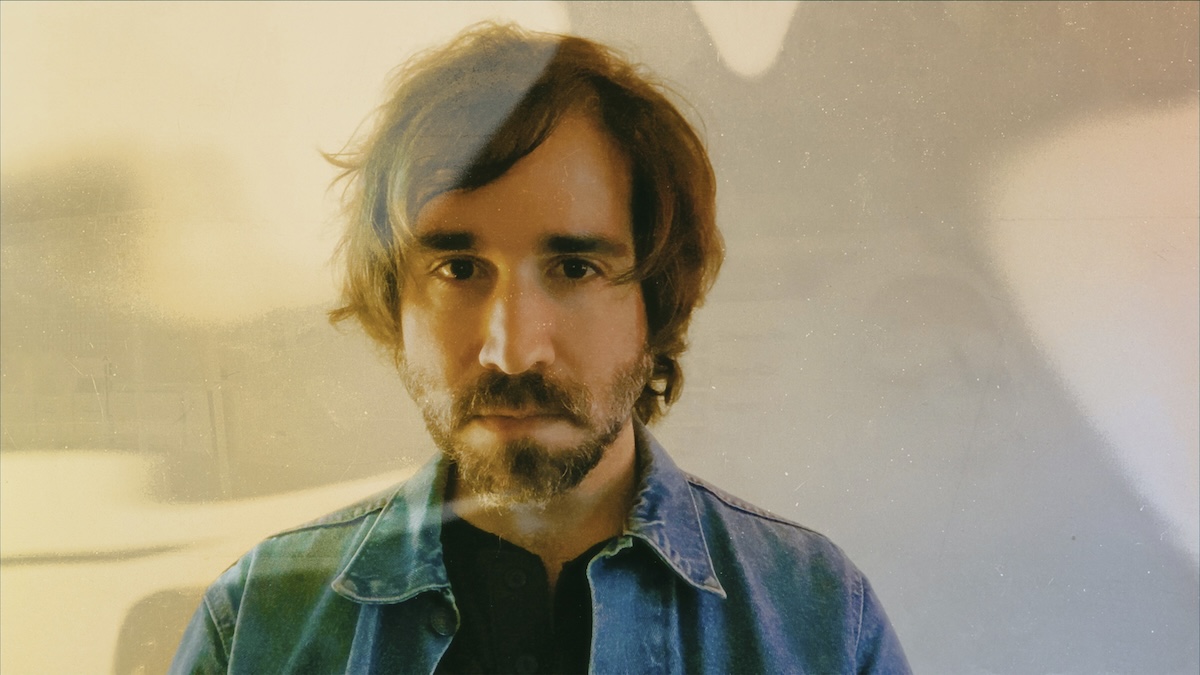 SONG PREMIERE: Elle Belle Stirs Up Poignant Folk-rock Sound on Emotionally Impactful “Stranger in a Strange Land”