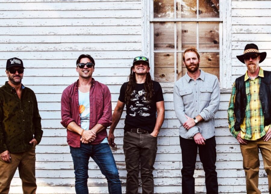 SONG PREMIERE: The Mallett Brothers Band Hit Hard With “Nothin’s Working” Off New Album ‘Higher Up In The Hills’