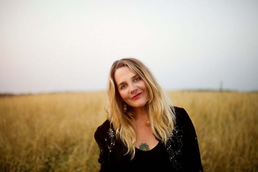 SONG PREMIERE: Mary Bue Focuses On Invisible Force & Resilience On Openhearted “Trying To Fight The Wind”