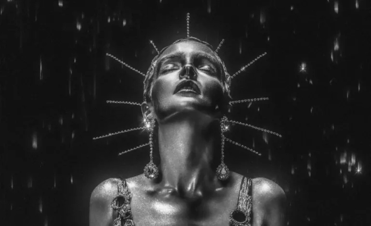 Lauren Mayberry of CHVRCHES Controls Her Pop Destiny On New Solo Tour (INTERVIEW)