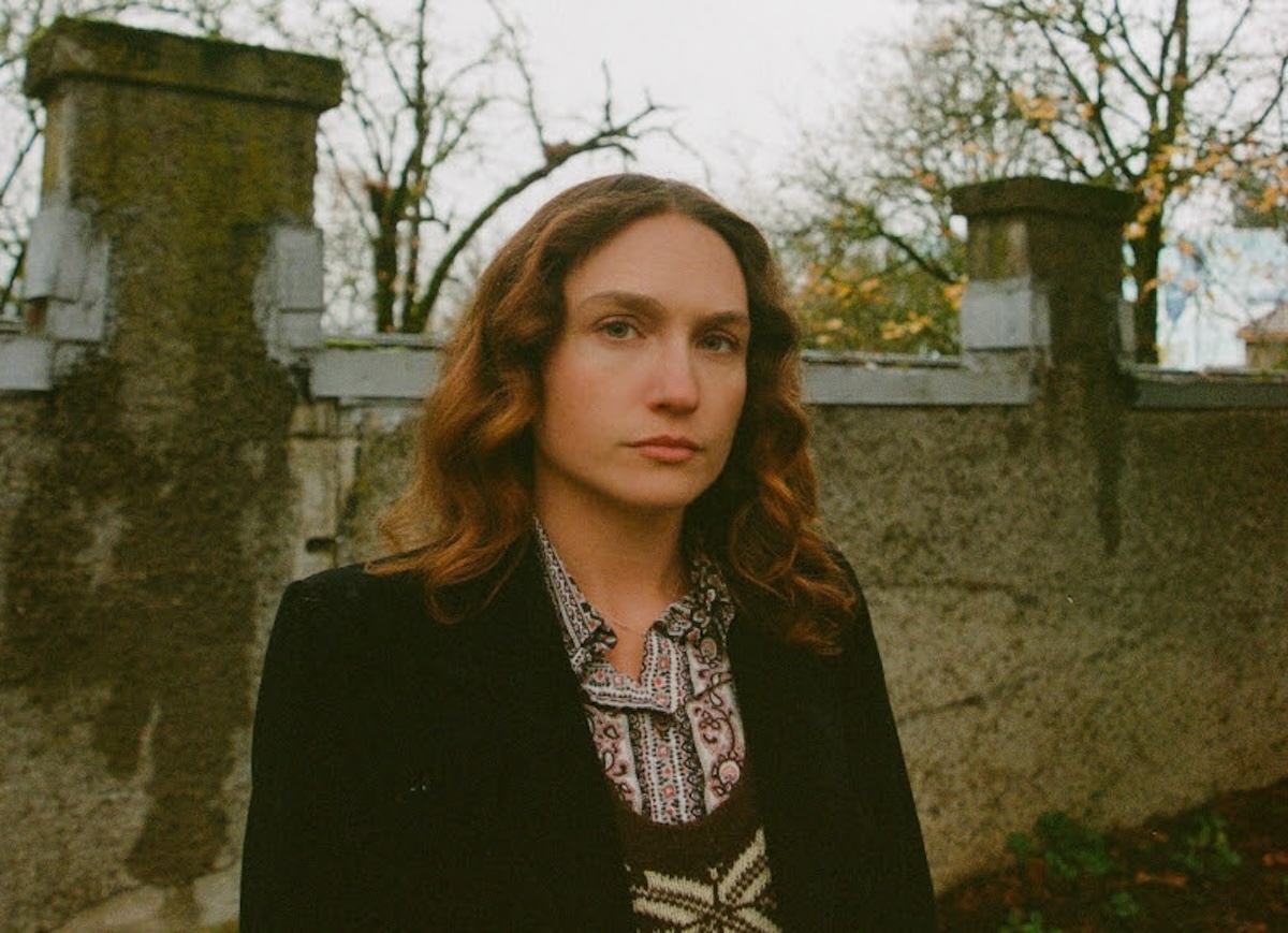 Kassi Valazza Reflects on Loving But Moving on Through Rich Folk Songsmithing on ‘From Newman Street’ (ALBUM REVIEW)
