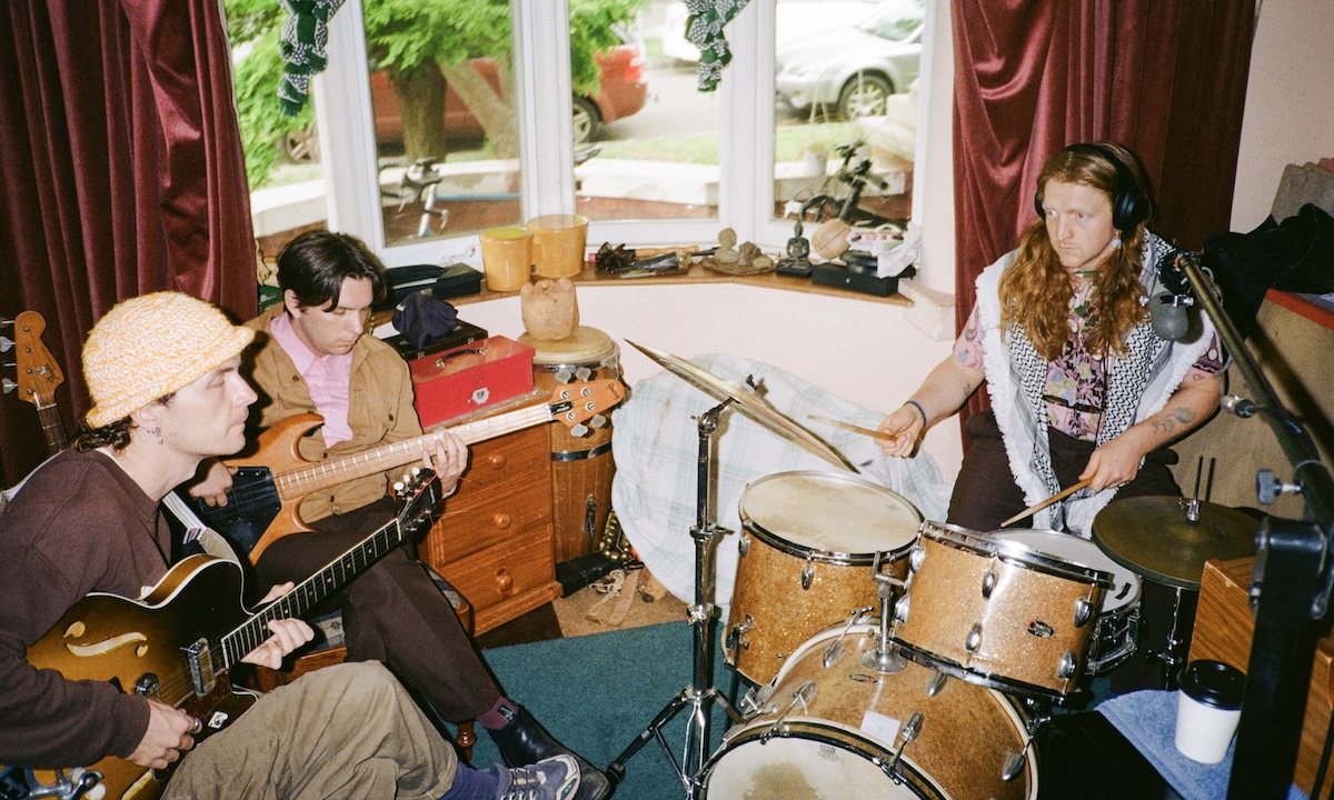 SONG PREMIERE: Frollen Music Library Exude a Cool and Funky Power on “Outta My Way”