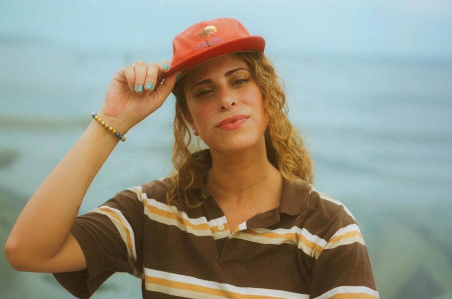 VIDEO PREMIERE: Sarah Shafey Fuses 60s-Era Girl Groups with Grunge Rock Nods on Infectious Tune “Messin Around”