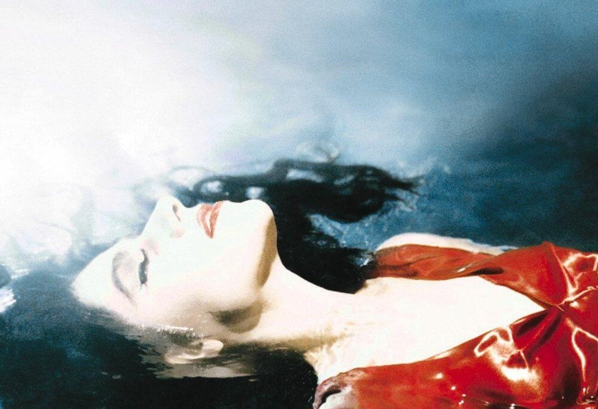 30 Years Ago Today – PJ Harvey Releases Third Studio Album ‘To Bring You My Love’ (Watch Glastonbury ’95)