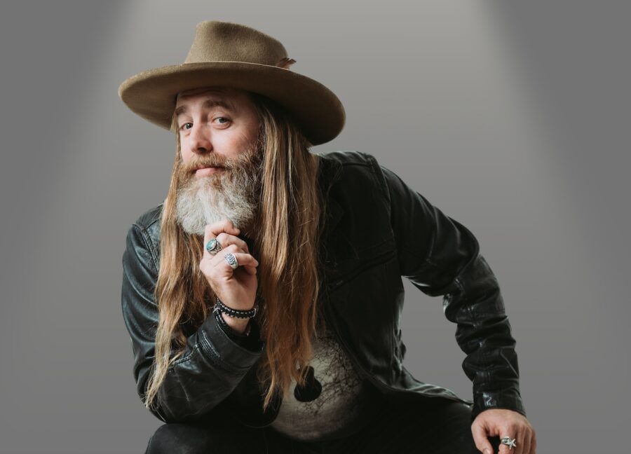 SONG PREMIERE: Shannon Smith Offers Heartfelt Americana-folk with “Break Free”