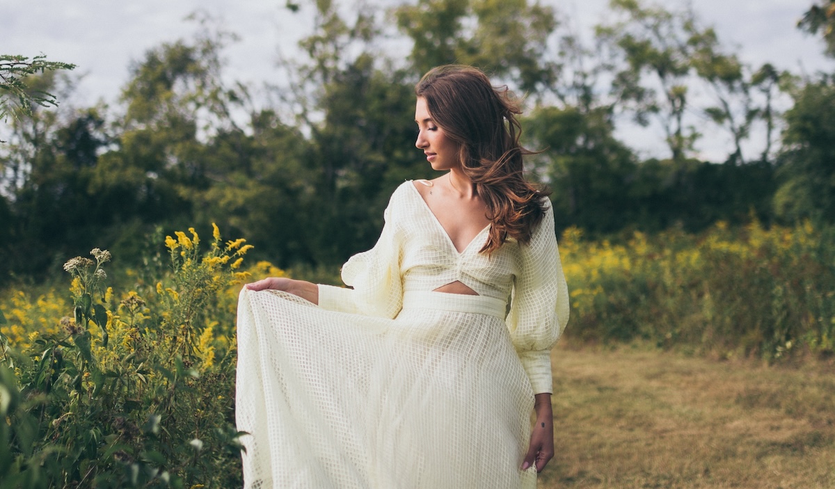 SONG PREMIERE: Erin Gibney Offers Soulful and Intimate Take on The Wreckers’ Americana Hit “Leave The Pieces”