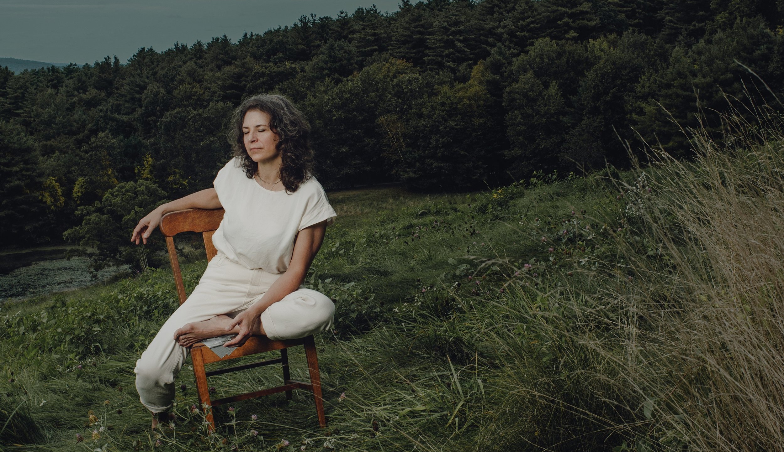 Kris Delmhorst Weaves Rich Song Tapestry On ‘Ghosts in the Garden’ (ALBUM REVIEW)