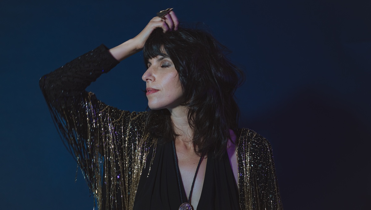 SONG PREMIERE: Julia Sanders Ponders the Unknown and Features Esther Rose on Infectious Folk-rock Tune “Dark Matter”