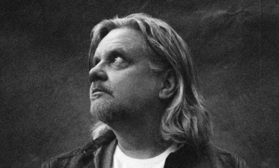 VIDEO PREMIERE: Mike Delevante Offers Sunny and Infectious Dose of Power Pop Hope with “The Rain Never Came”