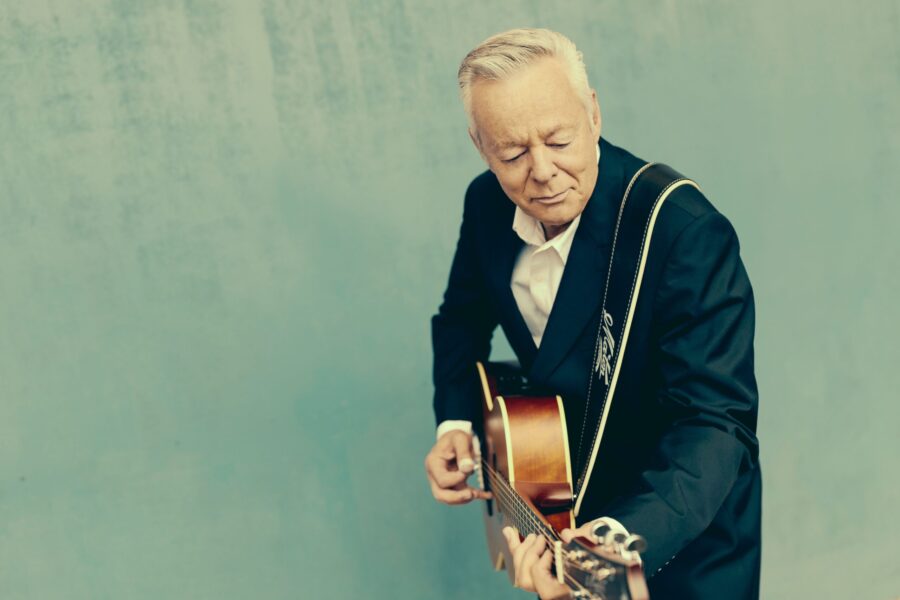 SONG/VIDEO PREMIERE: Tommy Emmanuel Astounds With Full Acoustic Force On “Windy & Warm” Off ‘Live At The Sydney Opera House’