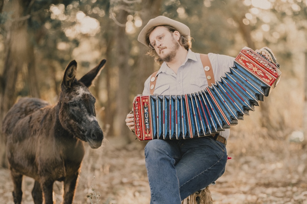 Willi Carlisle Speaks For Underserved In Witty & Melodic Ways On ‘Winged Victory’ (ALBUM REVIEW)