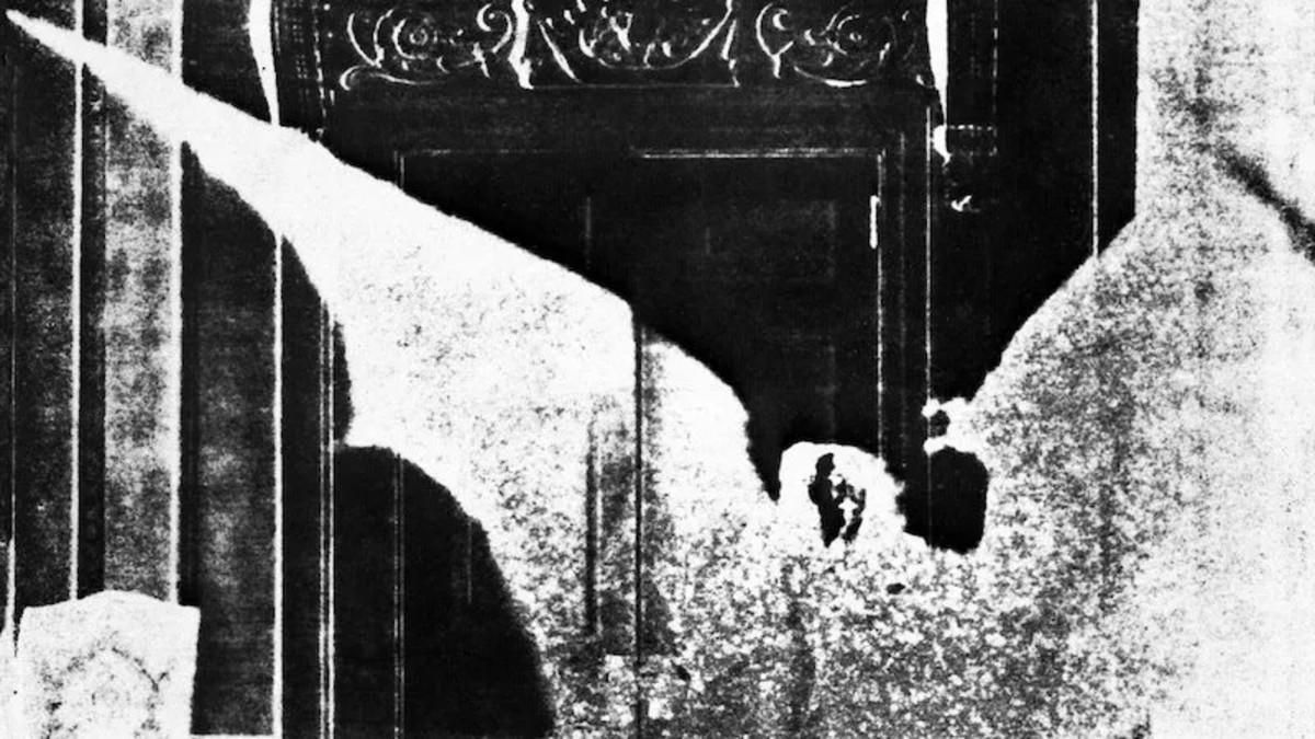 Weirdo Wednesday: Bauhaus Shocks At Coachella 2005 – Peter Murphy Performs “Bela Lugosi’s Dead” Hanging Upside Down