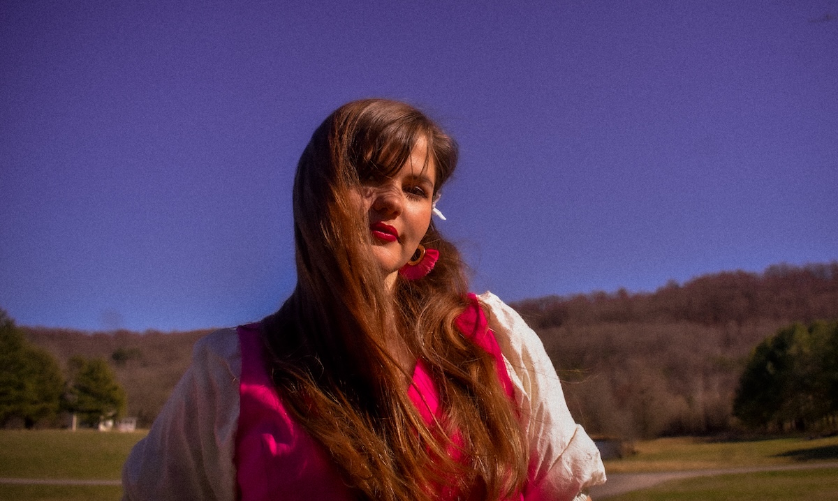 SONG PREMIERE: Rachel McIntyre Smith Showcases Warm Lyricism with Bluegrass-Americana Soundtrack on “Hummingbird Woman”