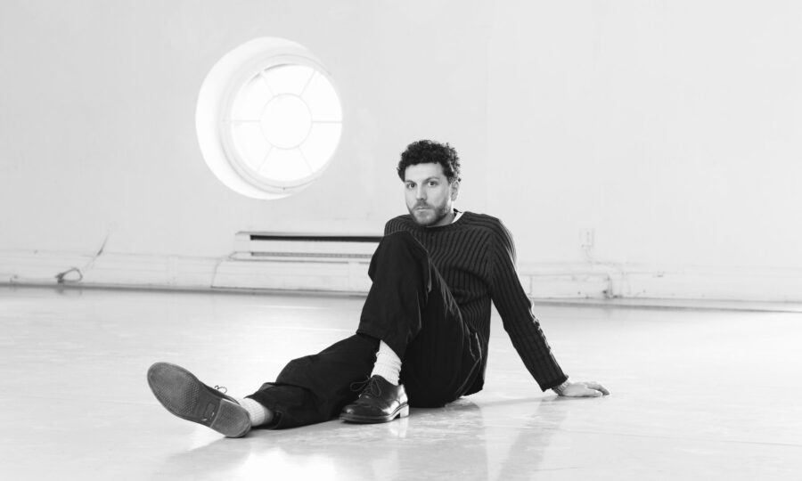 LISTEN: Natan AK Crafts Moody Indie Rock With Vivid Imagery On “Yellow Light”