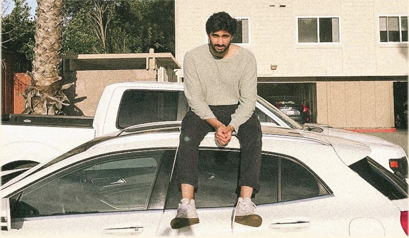 Tarul’s “Looms” Is Hazy Shoegaze With Passionate Vocals and Soaring Guitars