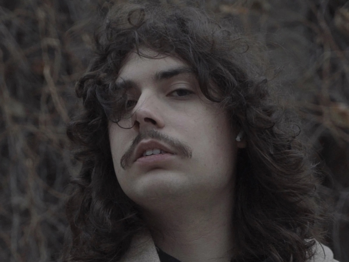 VIDEO PREMIERE: Isaac Martinez Reflects on the Pain of Missing Family in Buoyant Folk-rock Tune “Cedar Road”