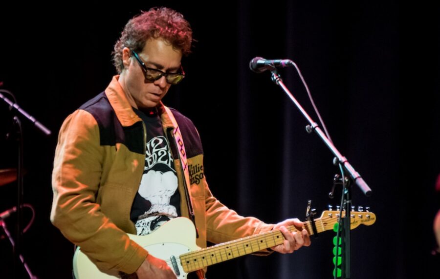 Amos Lee Wraps Up Tour With Defiantly Spirited Show At Orlando’s Plaza Theatre (SHOW REVIEW/PHOTOS)