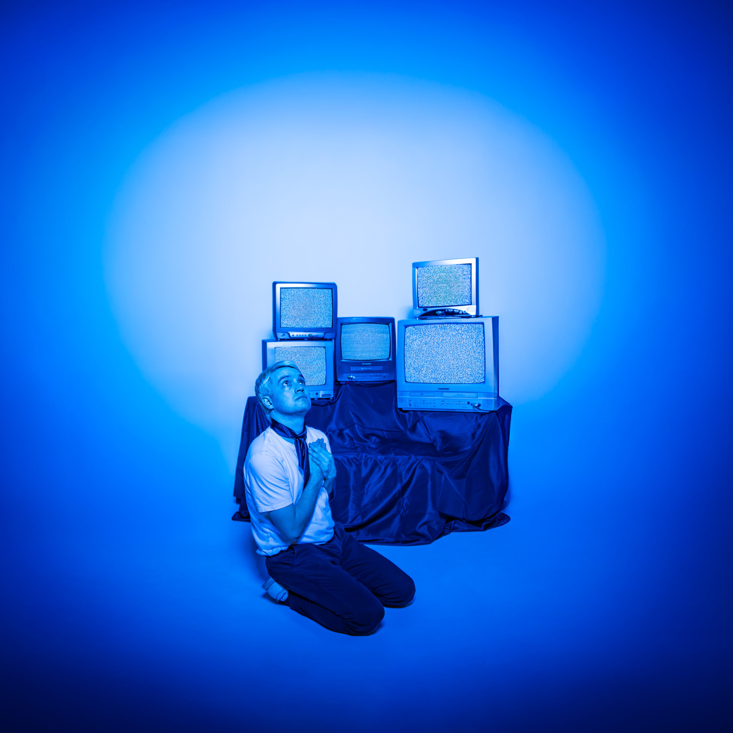 LISTEN: Michael Sanders’s “Blue” Is Gentle Indie Rock With Lush Vocals and Fuzzy Guitars