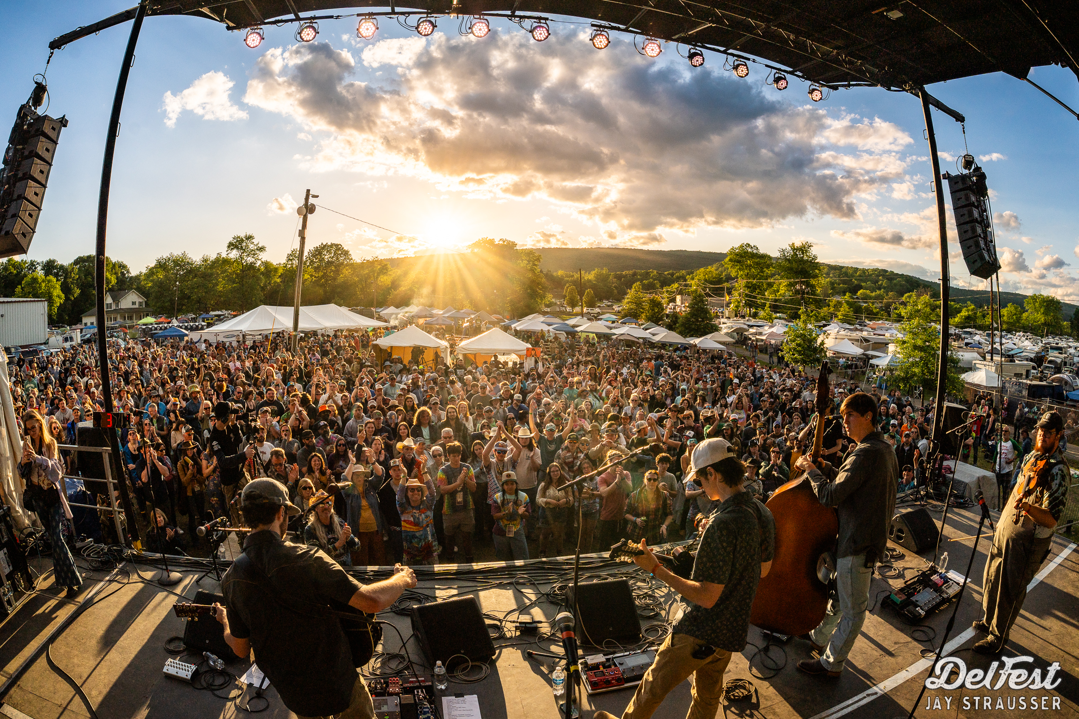 DelFest 2025 Keeps It Rooted In Bluegrass & Americana With The Wood Brothers, Sierra Ferrell, Leftover Salmon, Railroad Earth,Matteo Mancuso & More (FESTIVAL REVIEW)