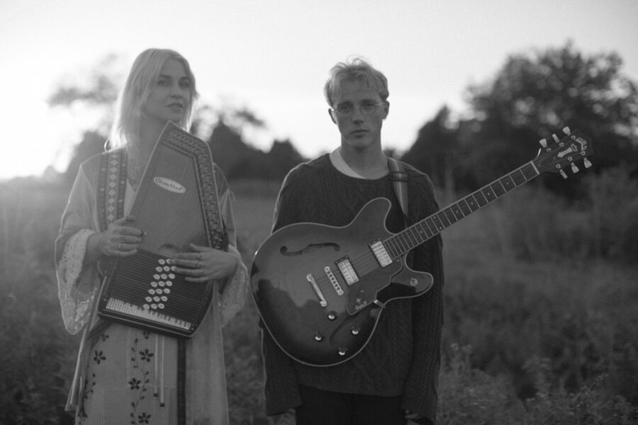 SONG PREMIERE: Undercover Cameo Releases Ephemeral and Poetic Folk Tune “Hands”